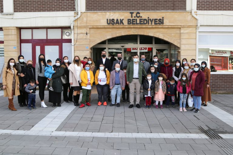 DOWN SENDROMLULAR GÜNÜ UŞAK’TA RENKLİ GÖRÜNTÜLERLE KUTLANDI