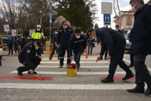 GEDİZ’DE “YAYA ÖNCELİĞİ KIRMIZI ÇİZGİMİZDİR” ETKİNLİĞİ