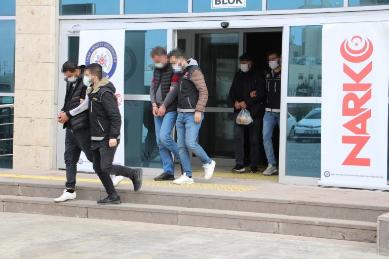 UŞAK EMNİYETİ ZEHİR TACİRLERİNE GÖZ AÇTIRMIYOR